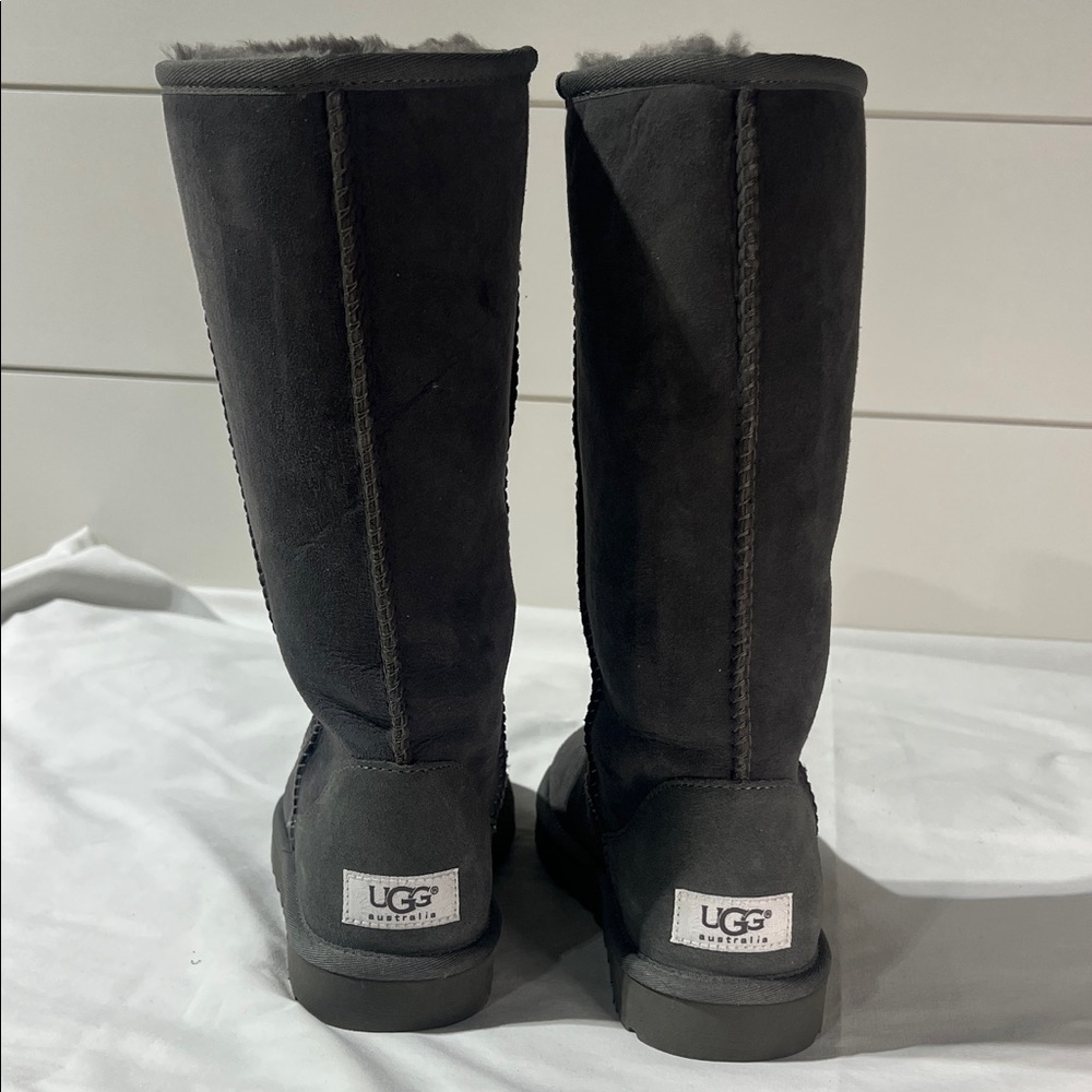 UGG Charcoal Suede Boots NEW - Picture 3 of 5